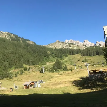 Montagne Apartament *